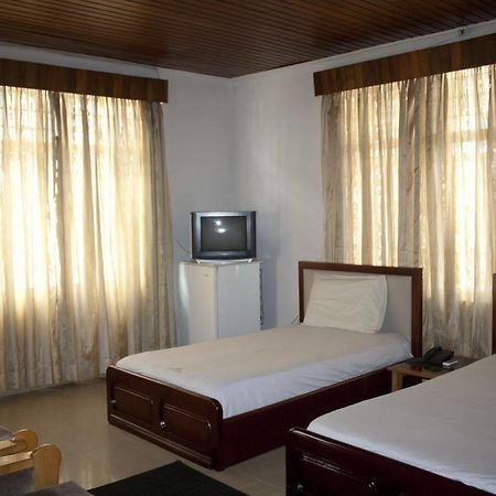 East Legon Guest Lodge Madina Exterior foto