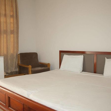 East Legon Guest Lodge Madina Exterior foto